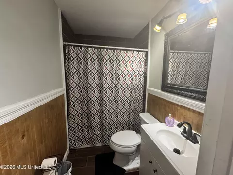 Bath - 3622 Bailey Ave, Jackson, MS 39213 photo 1 of 1