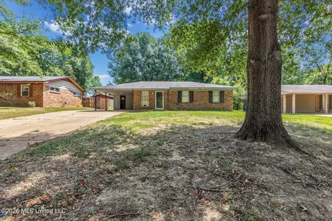 5698 Crestwood Dr, Horn Lake, MS 38637
