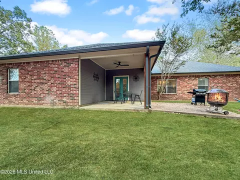 Exterior - 260 Mallard Dr, Brandon, MS 39047 photo 4 of 7