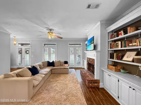 Living - 260 Mallard Dr, Brandon, MS 39047 photo 2 of 2