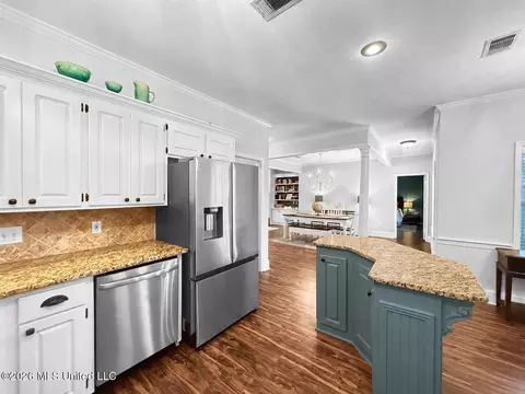 Kitchen - 260 Mallard Dr, Brandon, MS 39047 photo 4 of 4