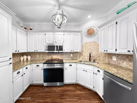 Kitchen - 260 Mallard Dr, Brandon, MS 39047 photo 2 of 4