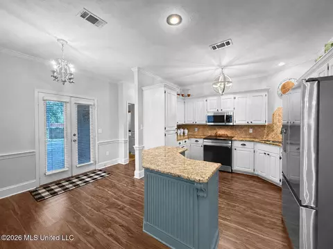 Kitchen - 260 Mallard Dr, Brandon, MS 39047 photo 3 of 4