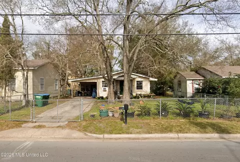 1307 Live Oak Ave, Pascagoula, MS 39567