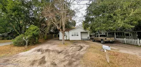 1703 11th St, Pascagoula, MS 39567