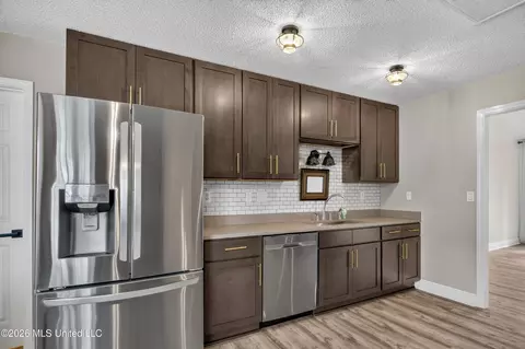 Kitchen - 79297 E Diamondhead Dr, Diamondhead, MS 39525 photo 4 of 5