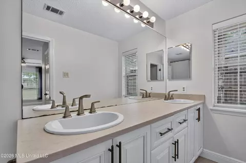 Bath - 79297 E Diamondhead Dr, Diamondhead, MS 39525 photo 1 of 4