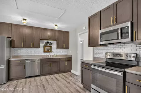 Kitchen - 79297 E Diamondhead Dr, Diamondhead, MS 39525 photo 3 of 5