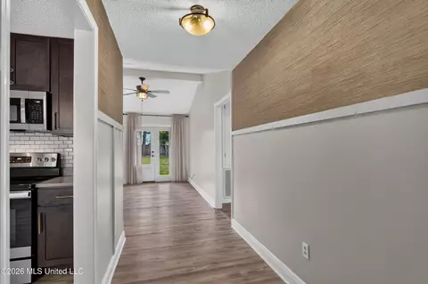 Entry Way - 79297 E Diamondhead Dr, Diamondhead, MS 39525 photo 2 of 2