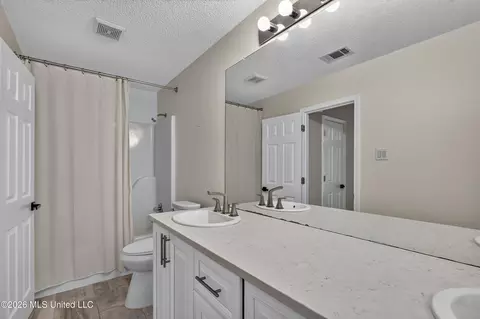 Bath - 79297 E Diamondhead Dr, Diamondhead, MS 39525 photo 3 of 4