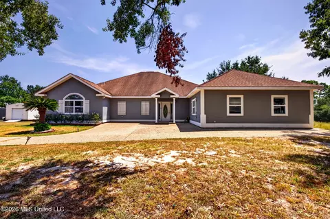 701 S Hill Ct, Biloxi, MS 39532