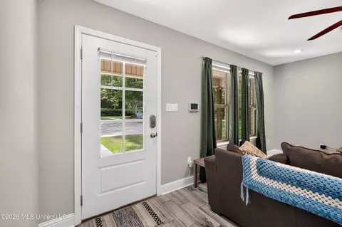 Entry Way - 916 Central Ave, Picayune, MS 39466 photo 3 of 6