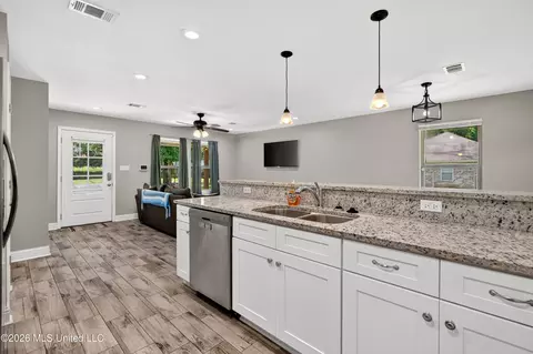Kitchen - 916 Central Ave, Picayune, MS 39466 photo 3 of 3