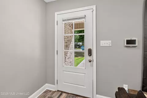 Entry Way - 916 Central Ave, Picayune, MS 39466 photo 2 of 6