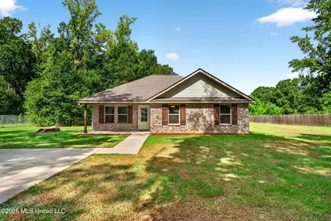 Exterior - 916 Central Ave, Picayune, MS 39466 photo 2 of 5
