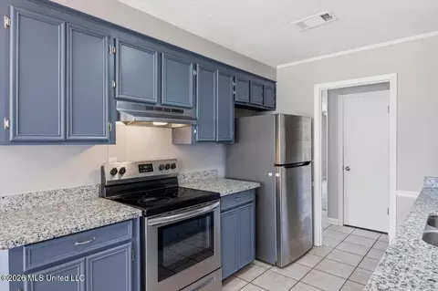 Kitchen - 477 Robert Michael Dr, Pearl, MS 39208 photo 4 of 4
