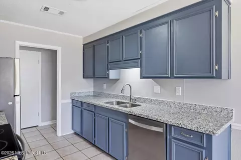 Kitchen - 477 Robert Michael Dr, Pearl, MS 39208 photo 1 of 4