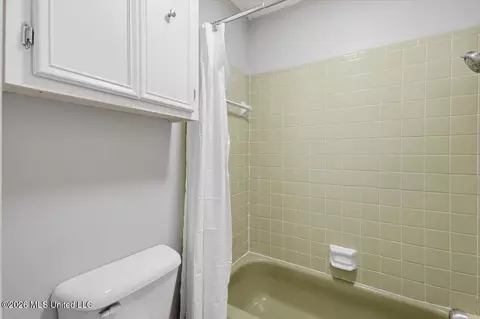 Bath - 477 Robert Michael Dr, Pearl, MS 39208 photo 2 of 4