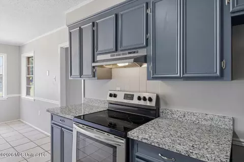 Kitchen - 477 Robert Michael Dr, Pearl, MS 39208 photo 2 of 4