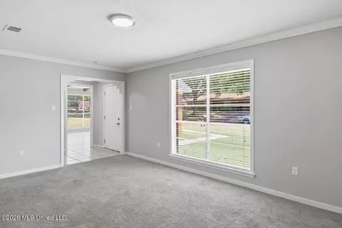 Living - 477 Robert Michael Dr, Pearl, MS 39208 photo 6 of 7