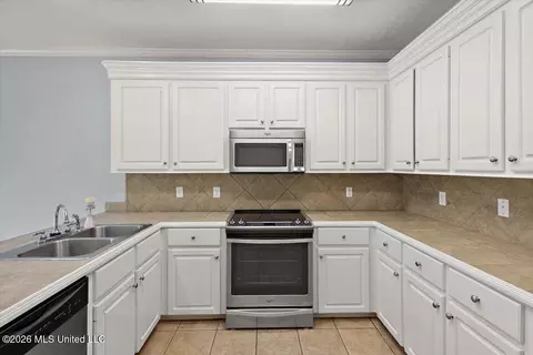 Kitchen - 217 Calhoun Dr, Madison, MS 39110 photo 2 of 2