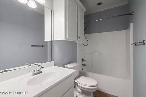 Bath - 217 Calhoun Dr, Madison, MS 39110 photo 3 of 3