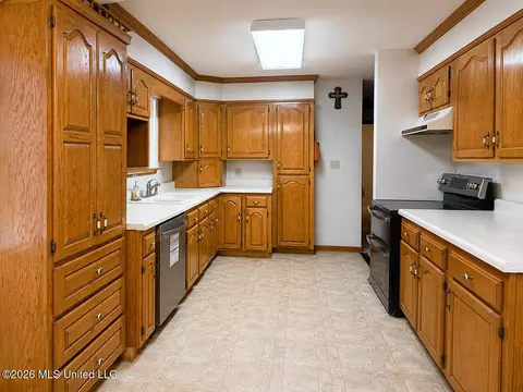 Kitchen - 709 Hillcrest Loop, Petal, MS 39465 photo 2 of 3
