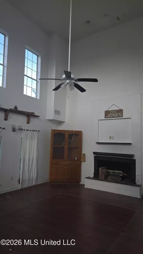 Living - 4352 Williams Rd, Hernando, MS 38632 photo 1 of 1