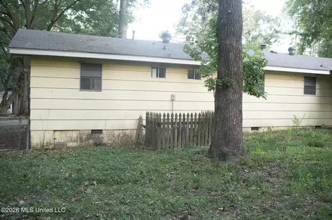 Exterior - 5447 Venetian Way, Jackson, MS 39211 photo 2 of 3