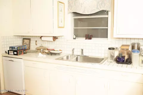 Kitchen - 5447 Venetian Way, Jackson, MS 39211 photo 1 of 2