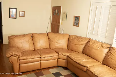 Living - 5447 Venetian Way, Jackson, MS 39211 photo 2 of 2