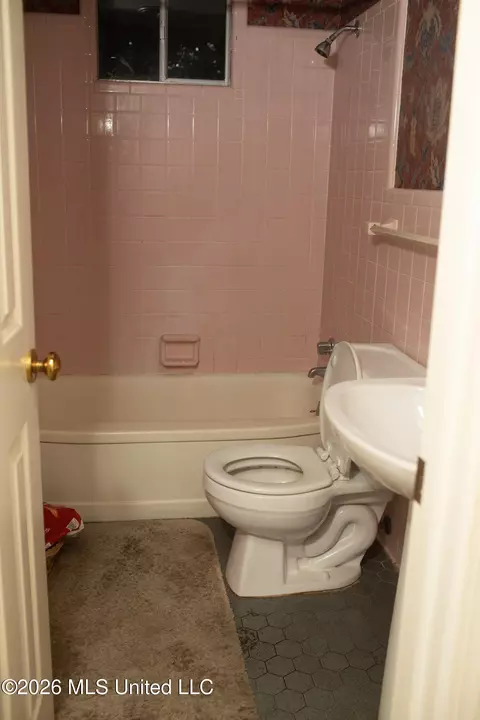 Bath - 5447 Venetian Way, Jackson, MS 39211 photo 1 of 8