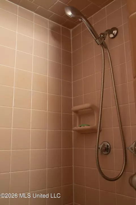 Bath - 5447 Venetian Way, Jackson, MS 39211 photo 8 of 8
