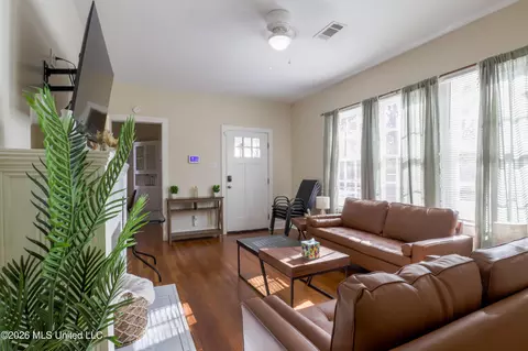 Living - 522 Taylor St, Jackson, MS 39216 photo 1 of 3