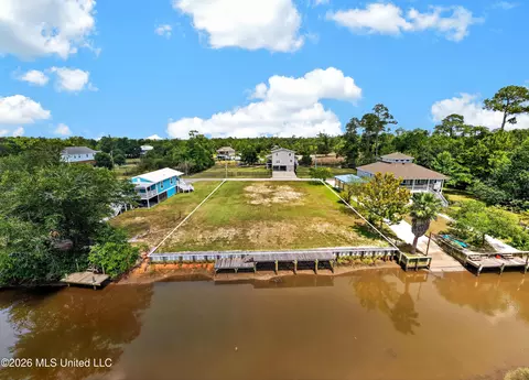 2035 Hollywood Dr, Bay Saint Louis, MS 39520