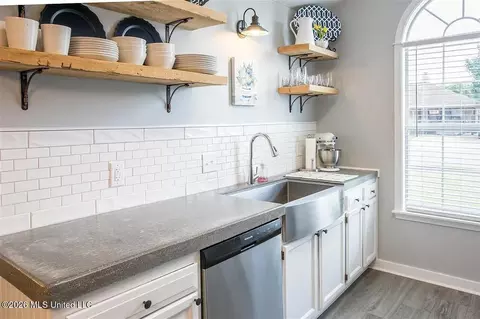 Kitchen - 481 Mockingbird Cir, Brandon, MS 39047 photo 1 of 3