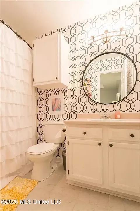 Bath - 481 Mockingbird Cir, Brandon, MS 39047 photo 1 of 2