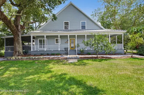 1115 Dunbar Ave, Bay Saint Louis, MS 39520