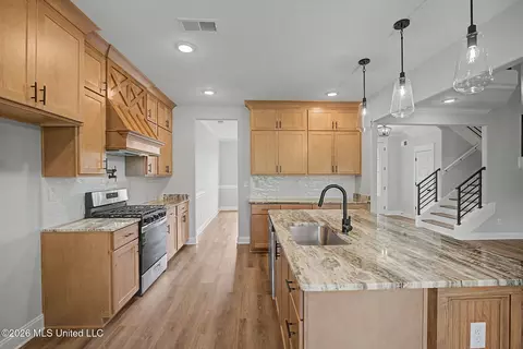 Kitchen - 8130 Soaring Oaks Dr, Walls, MS 38680 photo 3 of 5