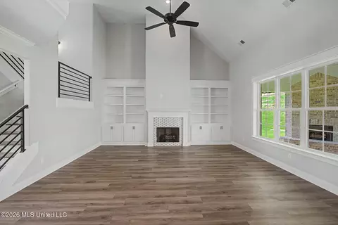 Living - 8130 Soaring Oaks Dr, Walls, MS 38680 photo 2 of 6