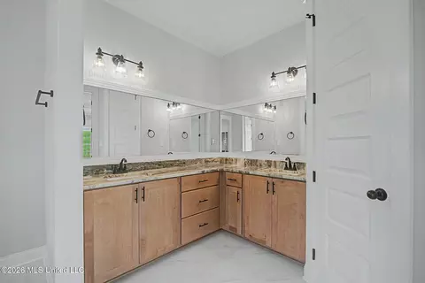 Bath - 8130 Soaring Oaks Dr, Walls, MS 38680 photo 2 of 7
