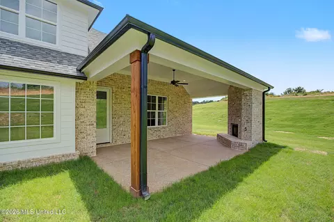 Exterior - 8130 Soaring Oaks Dr, Walls, MS 38680 photo 8 of 11