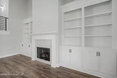 Living - 8130 Soaring Oaks Dr, Walls, MS 38680 photo 5 of 6