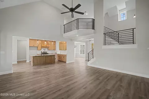 Living - 8130 Soaring Oaks Dr, Walls, MS 38680 photo 4 of 6