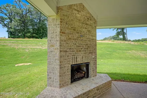 Exterior - 8130 Soaring Oaks Dr, Walls, MS 38680 photo 7 of 11