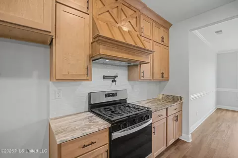 Kitchen - 8130 Soaring Oaks Dr, Walls, MS 38680 photo 4 of 5