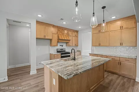 Kitchen - 8130 Soaring Oaks Dr, Walls, MS 38680 photo 2 of 5