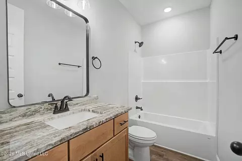 Bath - 8130 Soaring Oaks Dr, Walls, MS 38680 photo 5 of 7