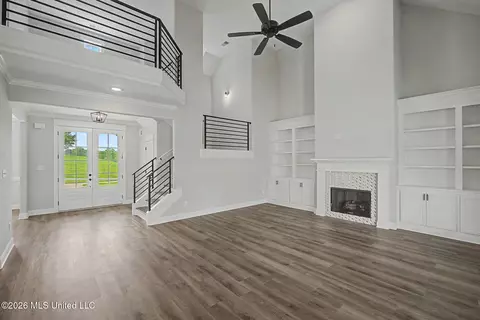 Living - 8130 Soaring Oaks Dr, Walls, MS 38680 photo 3 of 6