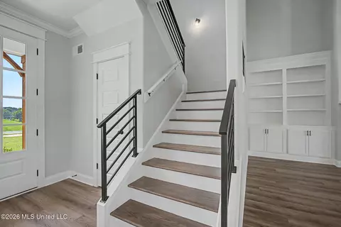 Entry Way - 8130 Soaring Oaks Dr, Walls, MS 38680 photo 3 of 4